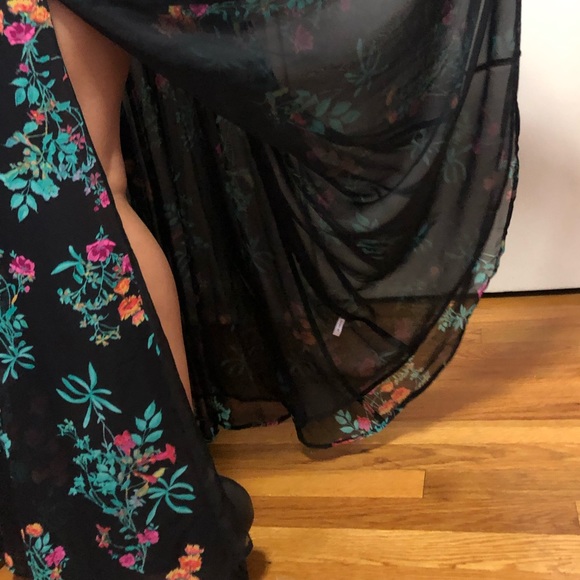 Long floral chiffon skirt. NWOT - Picture 4 of 4
